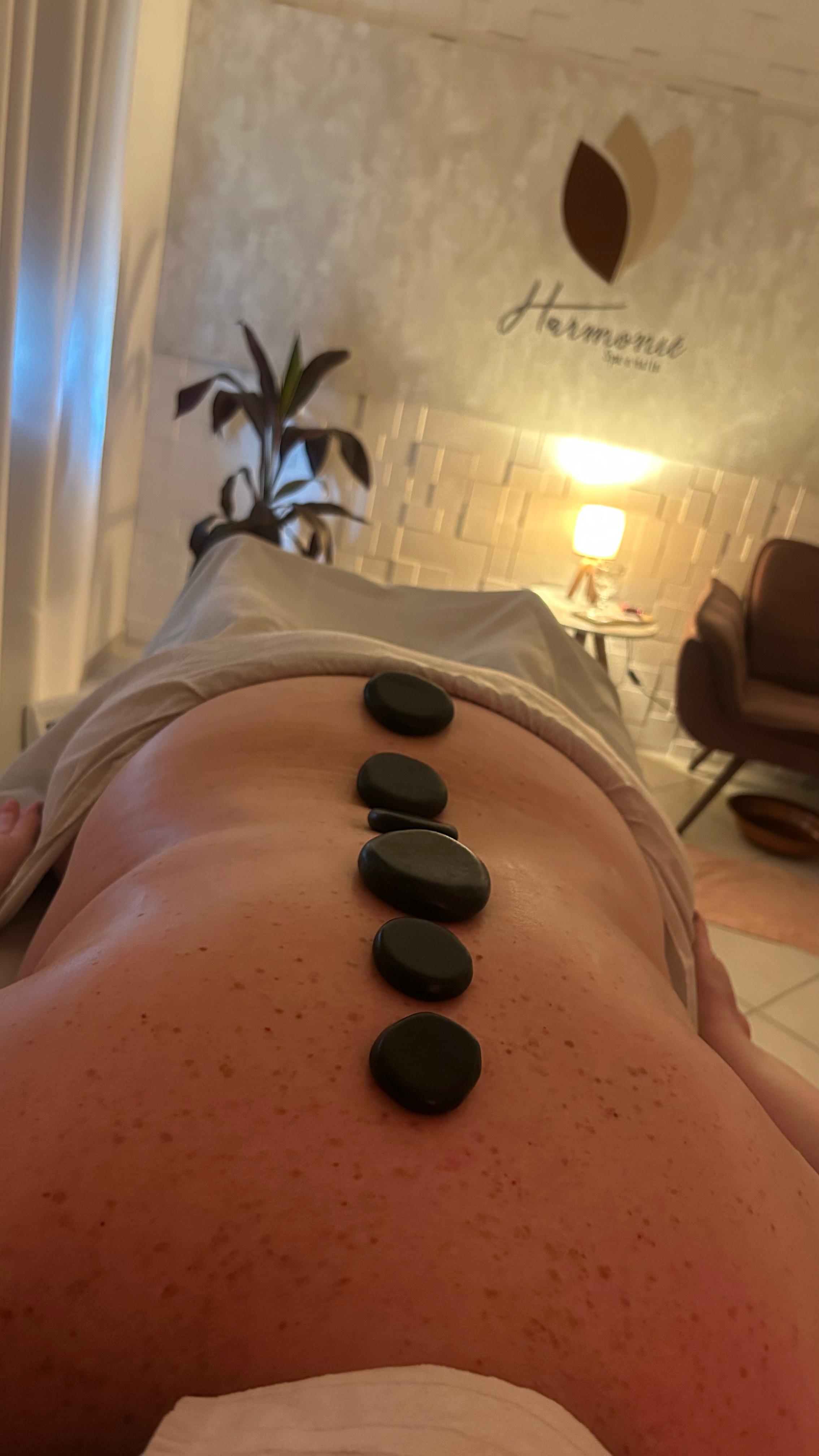 Massagem com Pedras Quentes 3 - Spa Harmoniê