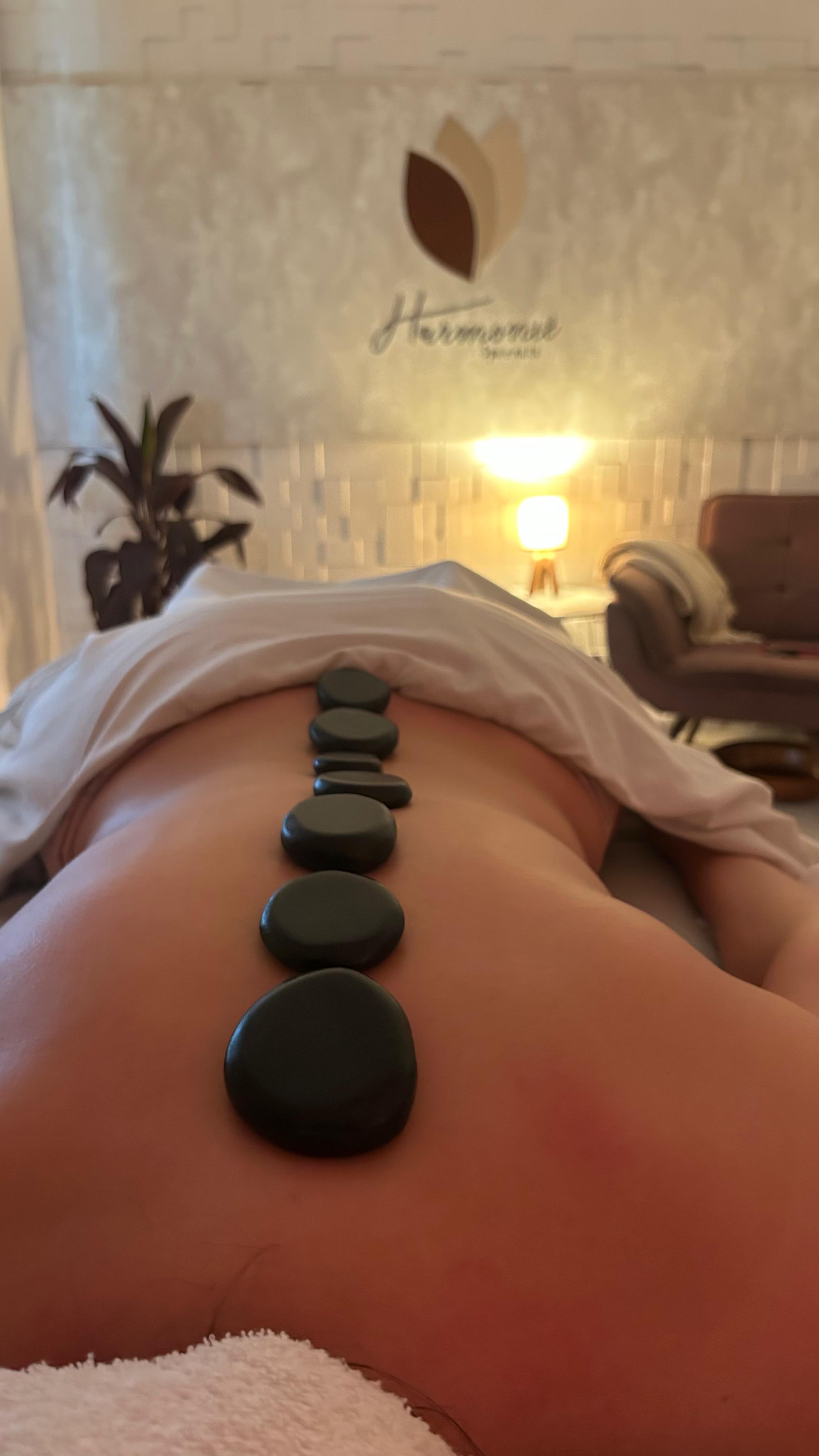 Massagem com Pedras Quentes 5 - Spa Harmoniê