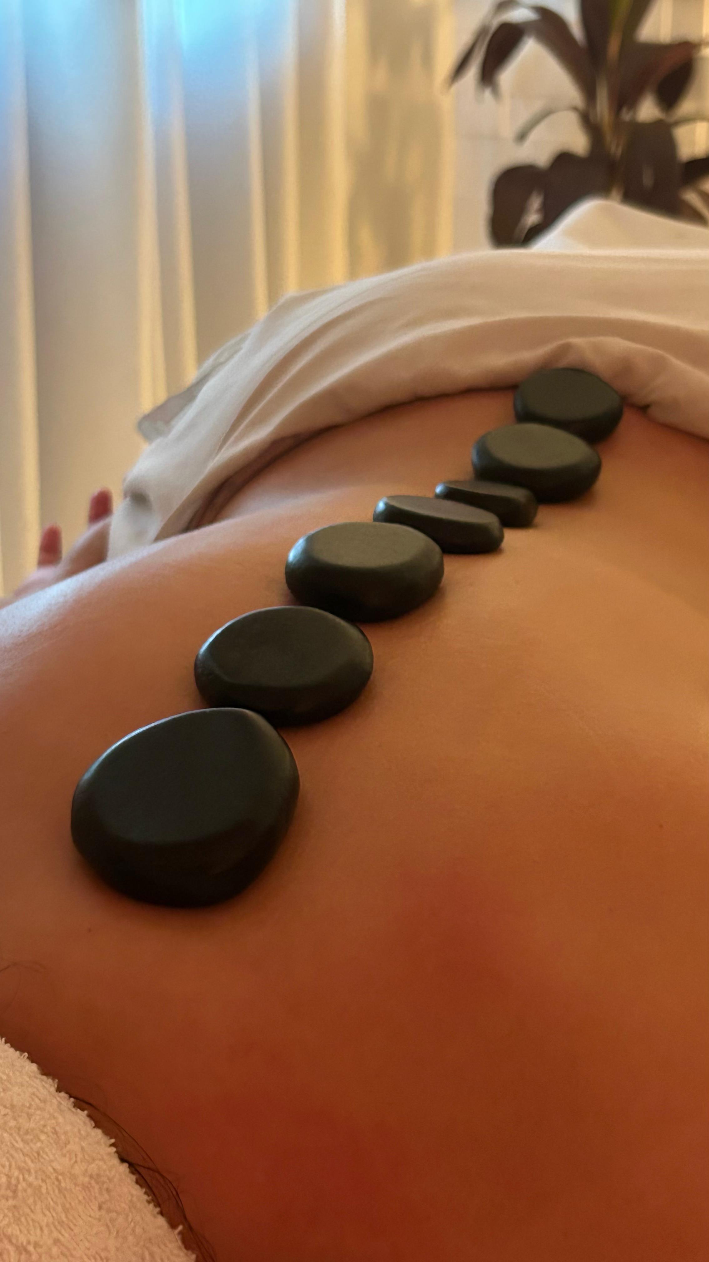 Massagem com Pedras Quentes 4 - Spa Harmoniê